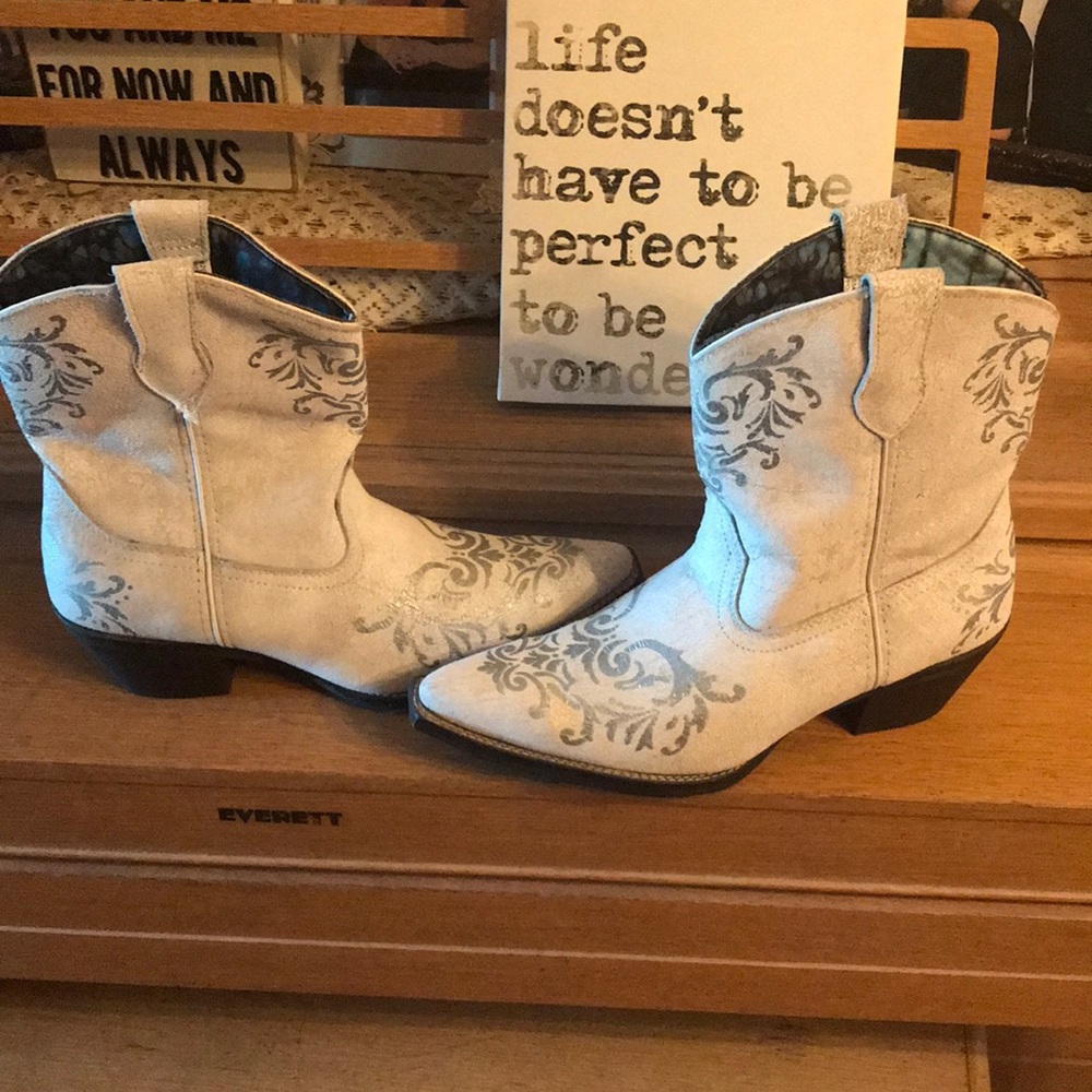 Laredo brand white cowboy booties 9 1/2